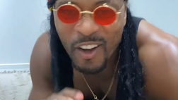 Evra dà spettacolo: stavolta è in versione Bob Marley