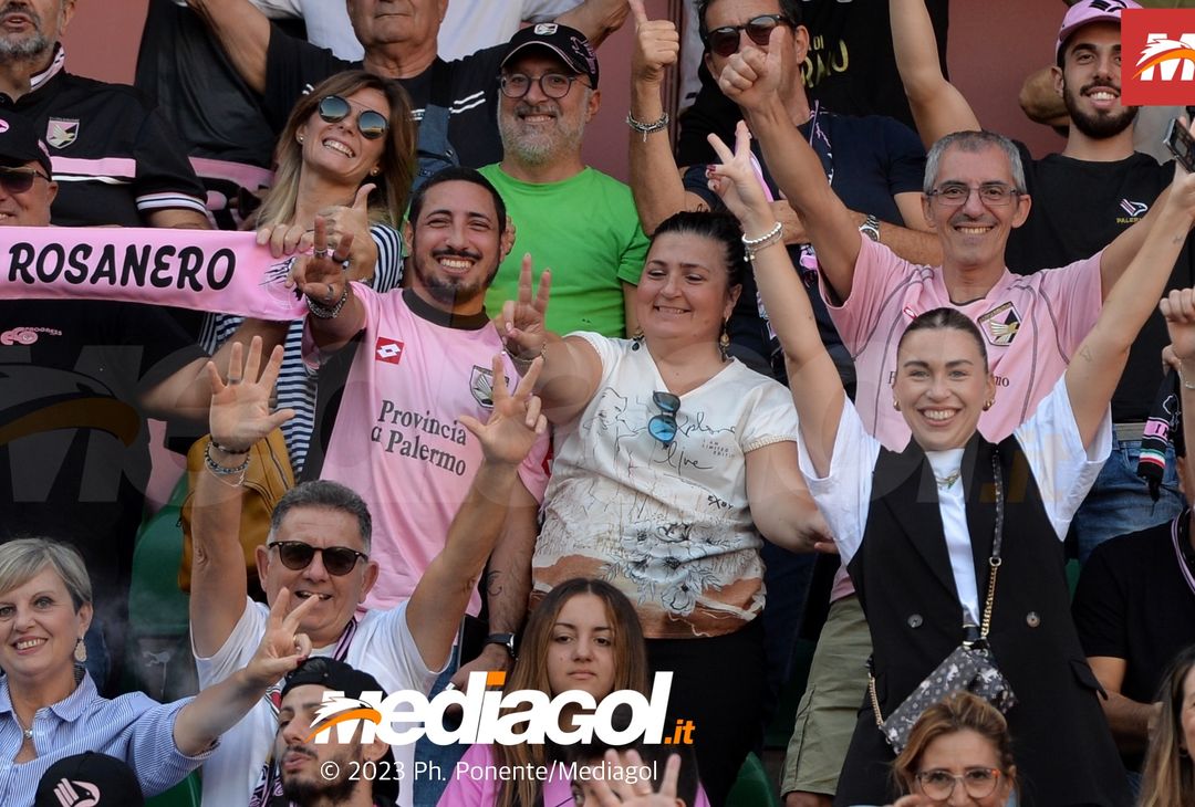FOTOTIFO Palermo-Lecco, gli scatti ai tifosi al “Renzo Barbera” (GALLERY) - immagine 89