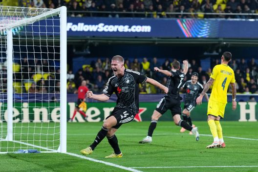 Andreas Cornelius dell'F.C. Copenhagen festeggia dopo aver segnato il terzo gol della sua squadra durante la partita della League Phase della UEFA Champions League 2025/26 tra Villarreal CF e F.C. Copenhagen all'Estadio de la Ceramica il 10 dicembre 2025 a Villarreal, Spagna. (Photo by Mateo Villalba Sanchez/Getty Images) Gaffe clamorosa in Villarreal-Copenaghen, allo stadio parte l’inno dell’Europa League- immagine 3