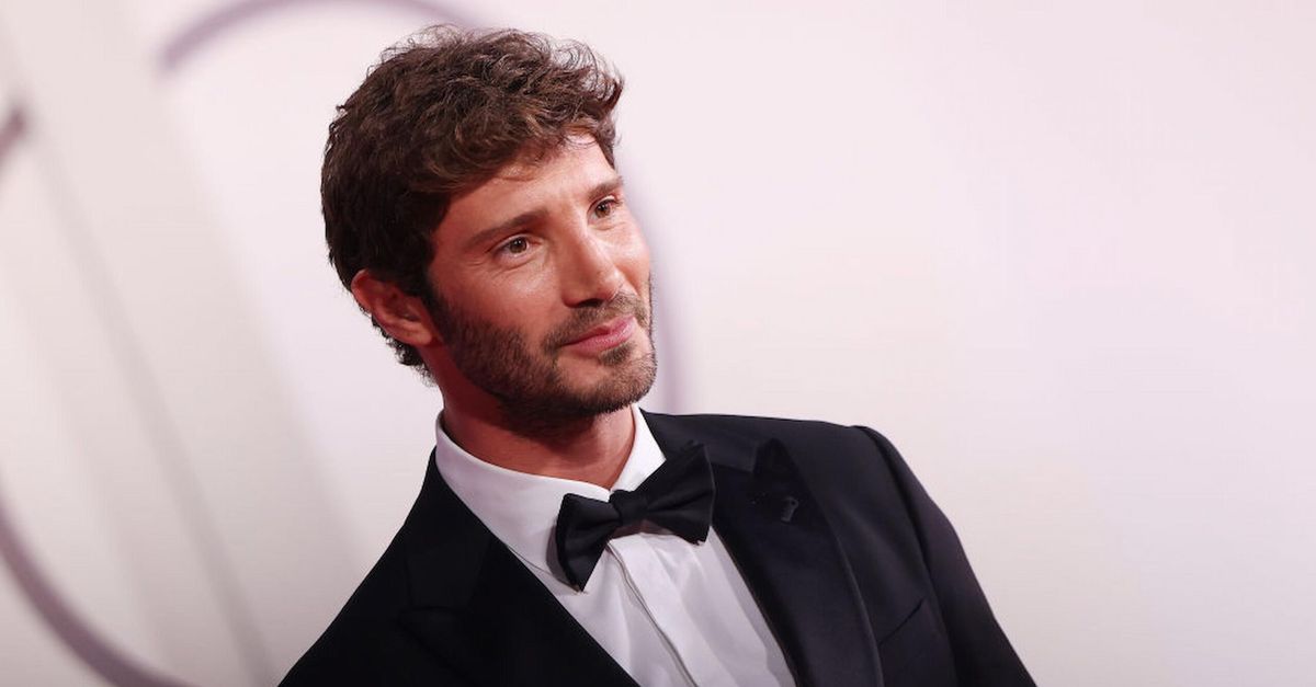 De Martino, non solo tv: sold out a teatro con “Meglio Stasera”