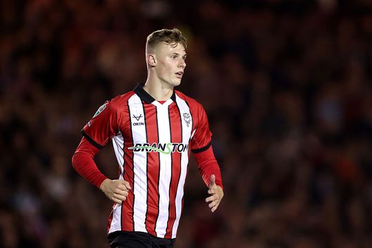 Il Lincoln City torna in Championship dopo 61 anni grazie ad una striscia di risultati utili consecutivi- immagine 2