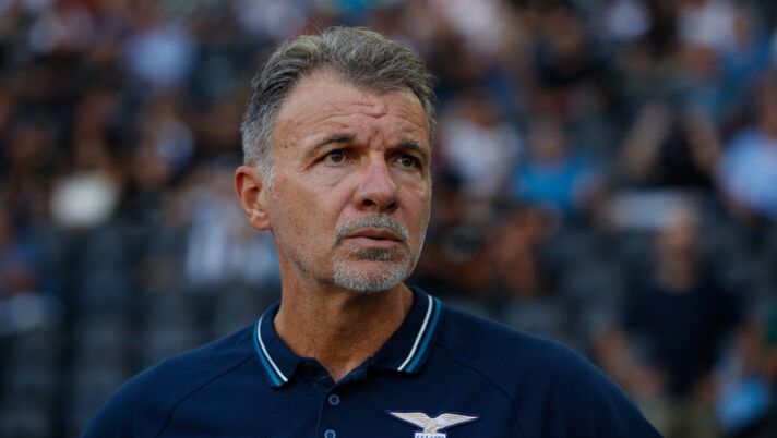 UDINE, ITALY - AUGUST 24: Manager of Lazio Marco Baroni before kick off at the Serie A match between Udinese and SS Lazio at Stadio Friuli on August 24, 2024 in Udine, Italy. (Photo by Timothy Rogers/Getty Images) Baroni: “Sconfitta che brucia. Cosa ci ha dato Dia, dove sbaglia Romagnoli e perché Rovella fuori” - immagine 1