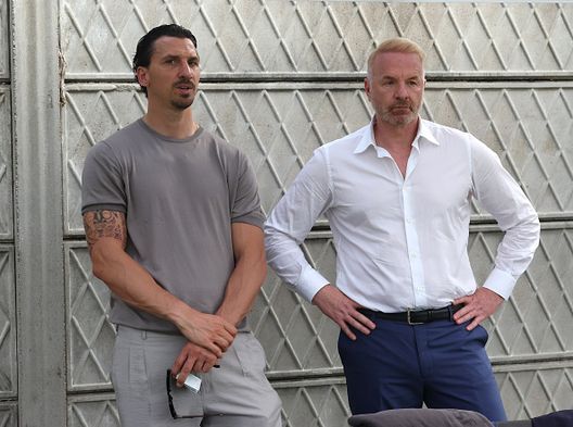 CAIRATE, ITALY - JULY 07: AC Milan Senior Advisor to Ownership Zlatan Ibrahimovic and AC Milan sporting director Igli Tare talk during AC Milan training session at Milanello on July 07, 2025 in Cairate, Italy. (Photo by Claudio Villa/AC Milan via Getty Images) Tare Inghilterra