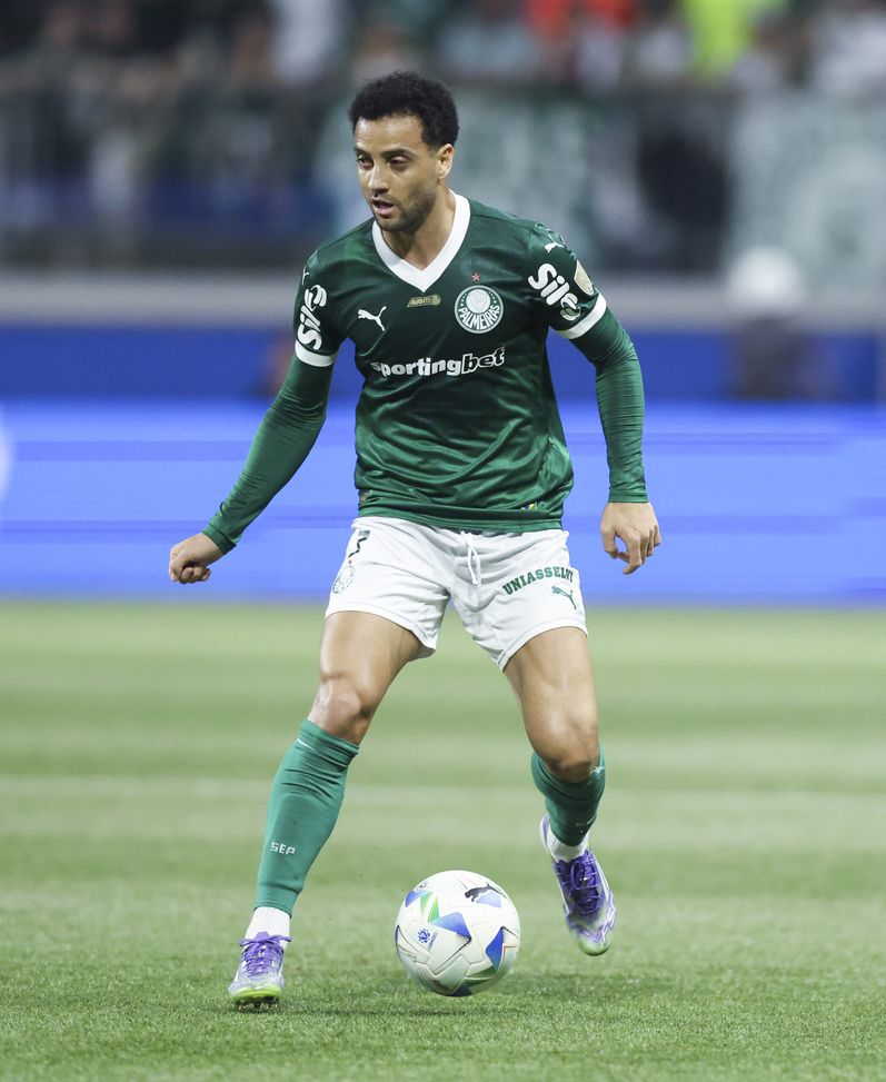 Felipe Anderson del Palmeiras controlla il pallone durante una partita di Copa CONMEBOL Libertadores 2025 tra Palmeiras e Universitario all’Allianz Parque il 21 agosto 2025 a San Paolo, Brasile. (Foto di Alexandre Schneider/Getty Images) Libertadores, River Plate-Palmeiras: diretta tv e streaming LIVE del match- immagine 3