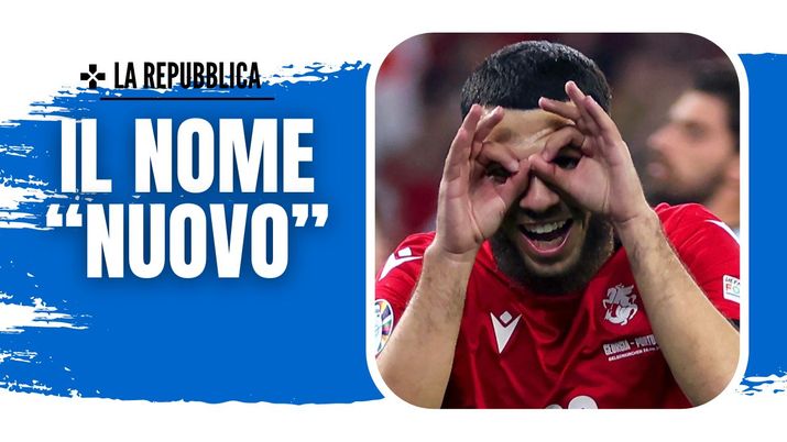 Georges Mikautadze (attaccante Ajax), qui con la maglia della Georgia agli Europei 2024, è un obiettivo di calciomercato del Milan | AC Milan News (Getty Images) Georges Mikautadze Ajax Calciomercato AC Milan