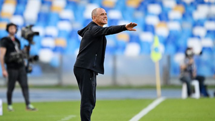 NAPLES, ITALY - APRIL 28: Francesco Calzona SSC Napoli head coach during the Serie A TIM match between SSC Napoli and AS Roma - Serie A TIM at Stadio Diego Armando Maradona on April 28, 2024 in Naples, Italy. (Photo by Francesco Pecoraro/Getty Images) Udinese-Napoli, Calzona deve fare i conti con le ultime notizie dal report - immagine 1