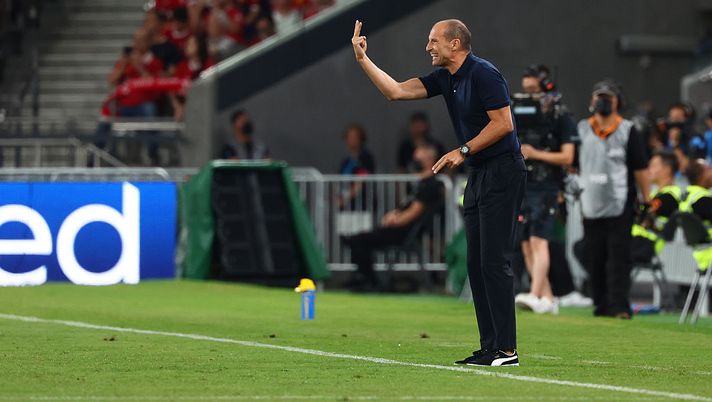 HONG KONG, CHINA - JULY 26: Massimiliano Allegri Head coach of AC Milan gestures during the Pre-Season Friendly match between Liverpool FC and AC Milan at Kai Tak Sports Park on July 26, 2025 in Hong Kong, China. (Photo by Giuseppe Cottini/AC Milan via Getty Images)  massimiliano-allegri-dichiarazioni-parole-interviste-liverpool-milan-kai-tak-stadium-hong-kong-amichevoli-tournee-asiatica-estiva-news