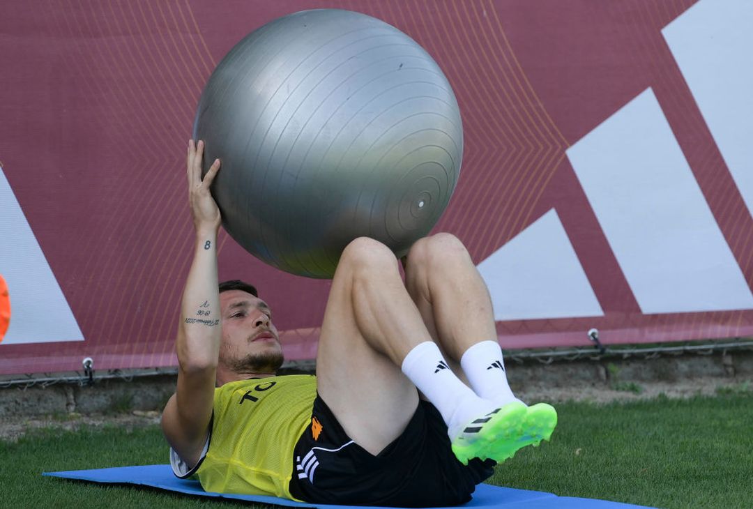 Roma, secondo giorno di ritiro. L’allenamento a Trigoria – FOTO GALLERY - immagine 30