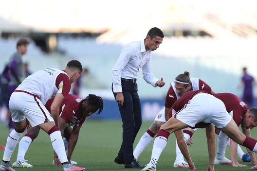 FLORENCE, ITALY - JULY 19: Moreno Longo manager of Torino FC gestures during the Serie A match between ACF Fiorentina and Torino FC at Stadio Artemio Franchi on July 19, 2020 in Florence, Italy. (Photo by Gabriele Maltinti/Getty Images) Longo: “Toro, ci sono problemi mentali pregressi. Ma Giampaolo saprà intervenire”- immagine 3