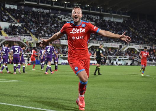 FLORENCE, ITALY - OCTOBER 03: Amir Rrahmani of Napoli celebrates after scoring the first goal of Napoli during the Serie A match between ACF Fiorentina v SSC Napoli at Stadio Artemio Franchi on October 03, 2021 in Florence, Italy. (Photo by SSC NAPOLI/SSC NAPOLI via Getty Images) Emergenza Napoli: due difensori si allenano a parte. Con la Fiorentina…- immagine 2