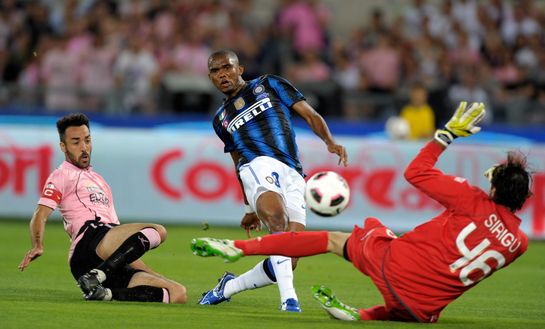 ROMA, ITALIA - MAGGIO 29: Il gol di Eto'o che ha aperto le marcature nella finale tra Inter e Palermo nel 2011 (Foto di Claudio Villa/Getty Images) Davide sfida ancora Golia: Bologna contro il Milan, come Palermo-Inter 2011- immagine 3