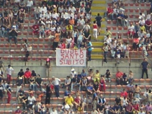 Il derby degli striscioni post Istanbul: nel 2005 San Siro ne era tappezzata…- immagine 6