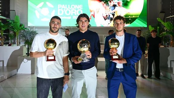 (Foto tratta da www.bresciaoggi.it)  ex-milan-alberto-paloschi-pallone-doro-dilettanti-eccellenza-premio-vincitore-ancelotti-pro-palazzolo