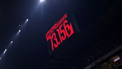 I tifosi cantano e la squadra saluta il Milan a San Siro: simbiosi totale