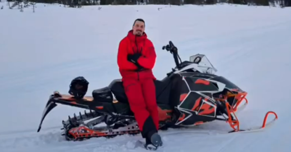 VIDEO / Ibrahimovic spericolato sulla neve. Che corse con la motoslitta!