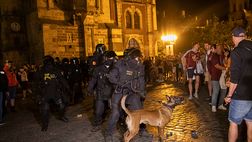Fiorentina-West Ham, guerriglia a Praga: arrestati 23 tifosi