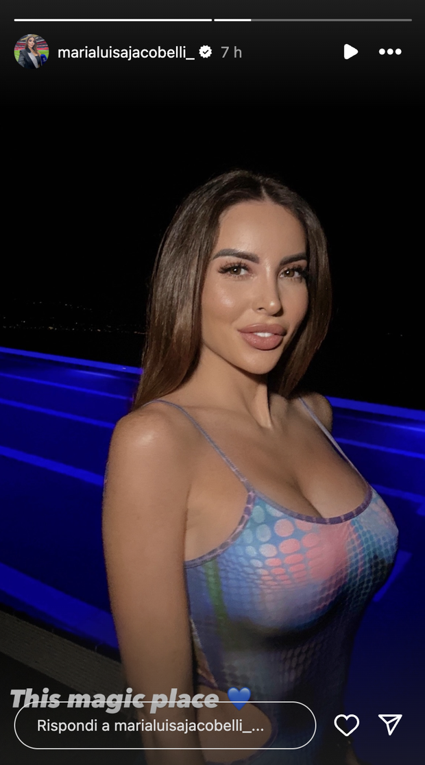 Marialuisa Jacobelli lascia senza fiato: il bikini risalta le forme da urlo- immagine 4