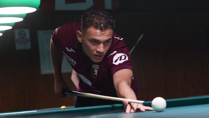 TURIN, ITALY - AUGUST 21: Kristjan Asllani of Torino FC during the Torino FC Unveil New Signing Kristjan Asllani on August 21, 2025 in Turin, Italy. (Photo by Stefano Guidi - Torino FC/Torino FC 1906 via Getty Images) Il retroscena: “Un anno fa Fabregas voleva Asllani! E Inter ha detto no a questa cifra dalla Premier” - immagine 1