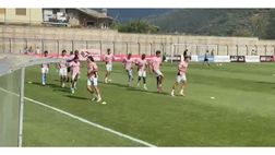 VIDEO, Il Palermo scende in campo per il riscaldamento