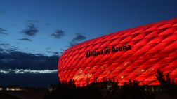 L’Allianz Arena si illumina di arancione: il Bayern Monaco si schiera contro la violenza sulle donne