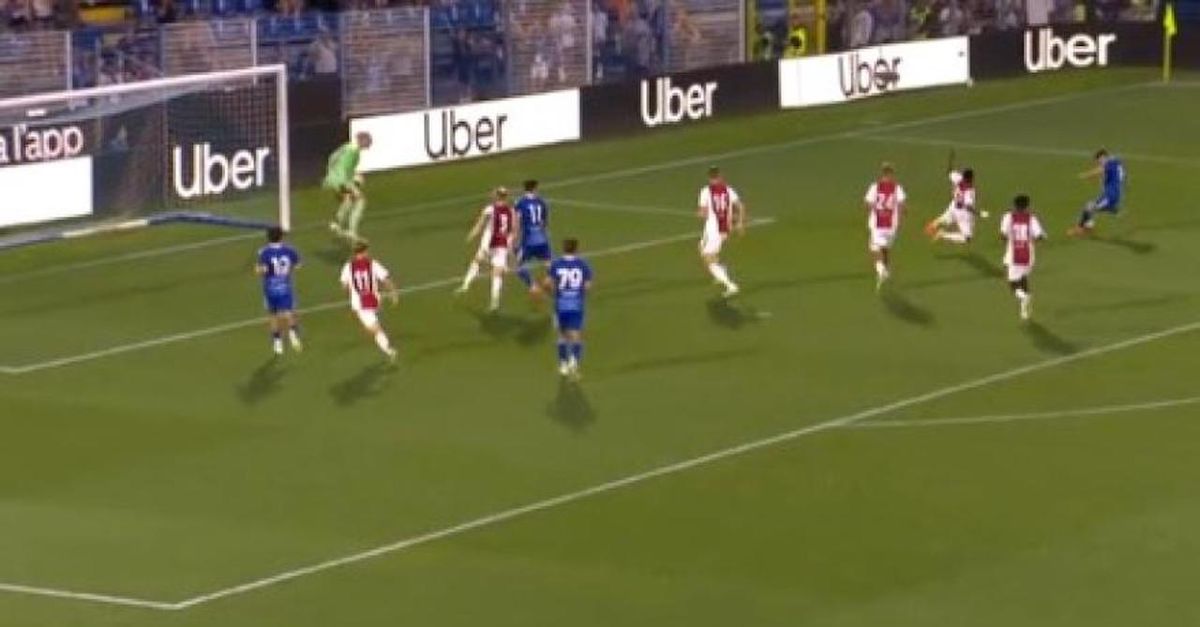 Amichevole Como Ajax 3 0, che bello il gol di Baturina | VIDEO Amichevole Como Ajax 3 0, che bello il gol di Baturina | VIDEO