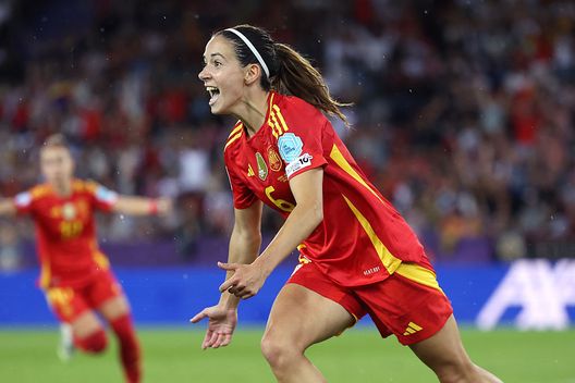 Zurigo, Svizzera - 23 luglio 2025: Aitana Bonmatí esulta dopo aver segnato contro la Germania. (Foto di Charlotte Wilson/Getty Images) Inghilterra-Spagna, dove vedere la finale dell’Europeo in tv e streaming live- immagine 3