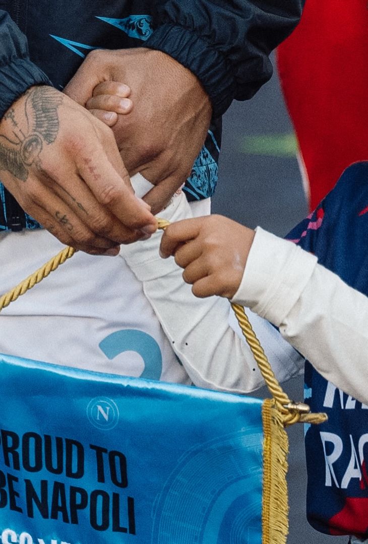 Trofei alzati, esultanze, abbracci, battaglie: il Napoli rivive il 2025 – LA GALLERY - immagine 20