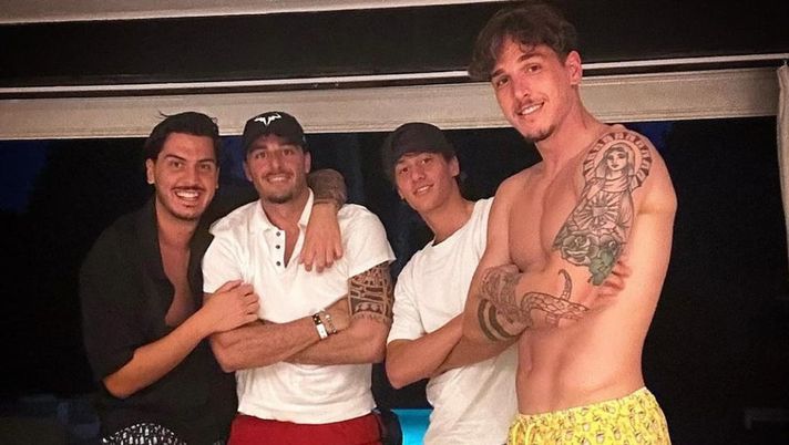 Zaniolo scatenato a Formentera, è lui il re dei playboy: “Due di picche? Non pervenuti” - immagine 1