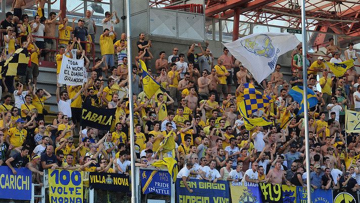 CESENA, ITALY - JUNE 11: Fans of Modena during the Serie B playoff match between AC Cesena and Modena FC at Dino Manuzzi Stadium on June 11, 2014 in Cesena, Italy. (Photo by Giuseppe Bellini/Getty Images) Modena, 4mila tifosi pronti per andare al Tardini per il derby - immagine 1