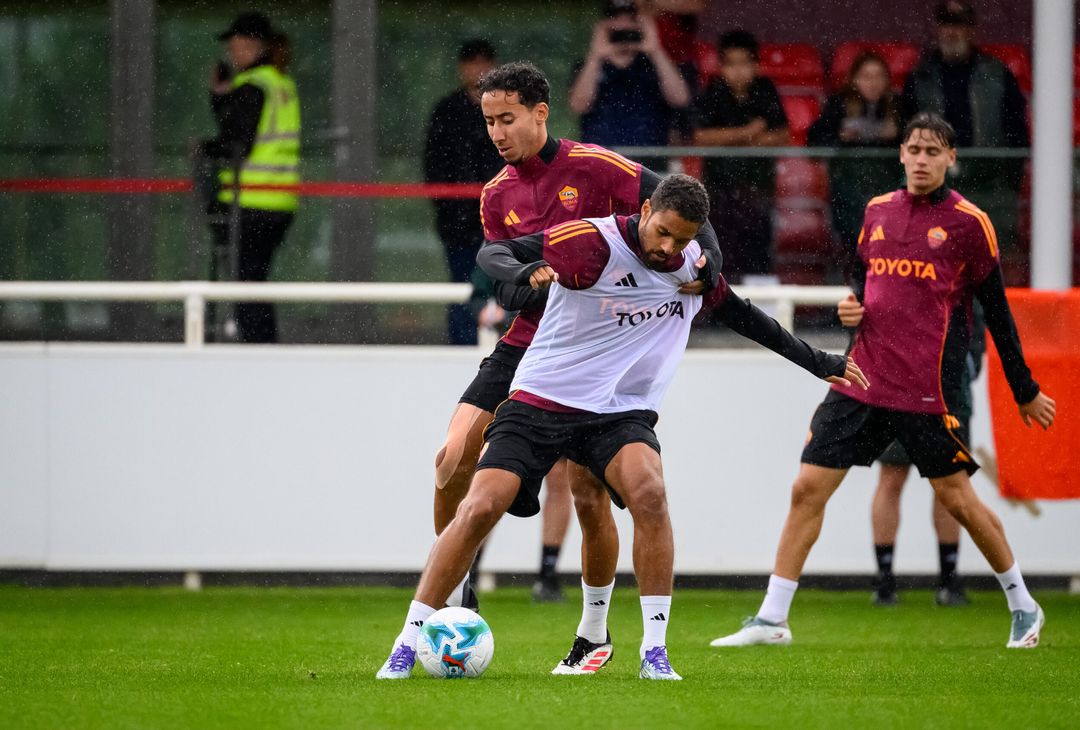 Roma, la seduta pomeridiana aperta ai tifosi al St. George’s Park – FOTO GALLERY - immagine 10