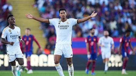BARCELONA, SPAIN - OCTOBER 28: Jude Bellingham of Real Madrid celebrates after scoring the team's first goal to equalise during the LaLiga EA Sports match between FC Barcelona and Real Madrid CF at Estadi Olimpic Lluis Companys on October 28, 2023 in Barcelona, Spain. (Photo by Alex Caparros/Getty Images)