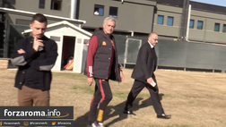 VIDEO – Sorrisi tra El Shaarawy e Mourinho pre Servette. Il tecnico: “Domani gioca”