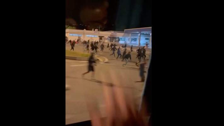 Assalto tifosi del Napoli al pullman dell’Inter Club di Prato: “Pietre e spranghe. Hanno…” - immagine 1