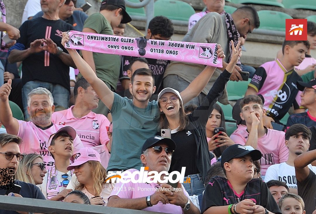 FOTOTIFO Palermo-Lecco, gli scatti ai tifosi al “Renzo Barbera” (GALLERY) - immagine 107