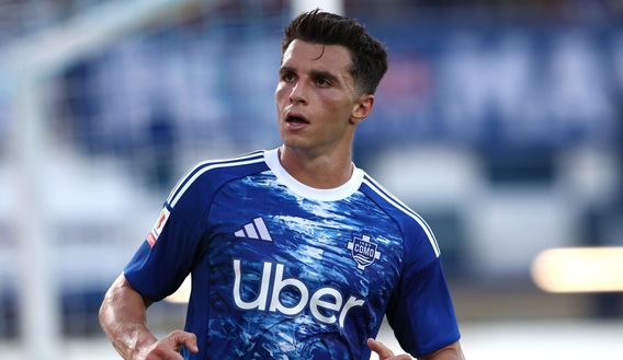 COMO, ITALY - AUGUST 16: Anastasios Douvikas of Como 1907 looks on during the Coppa Italia match between Como 1907 and FC Sudtirol at Stadio G. Sinigaglia on August 16, 2025 in Como, Italy. (Photo by Marco Luzzani/Getty Images)