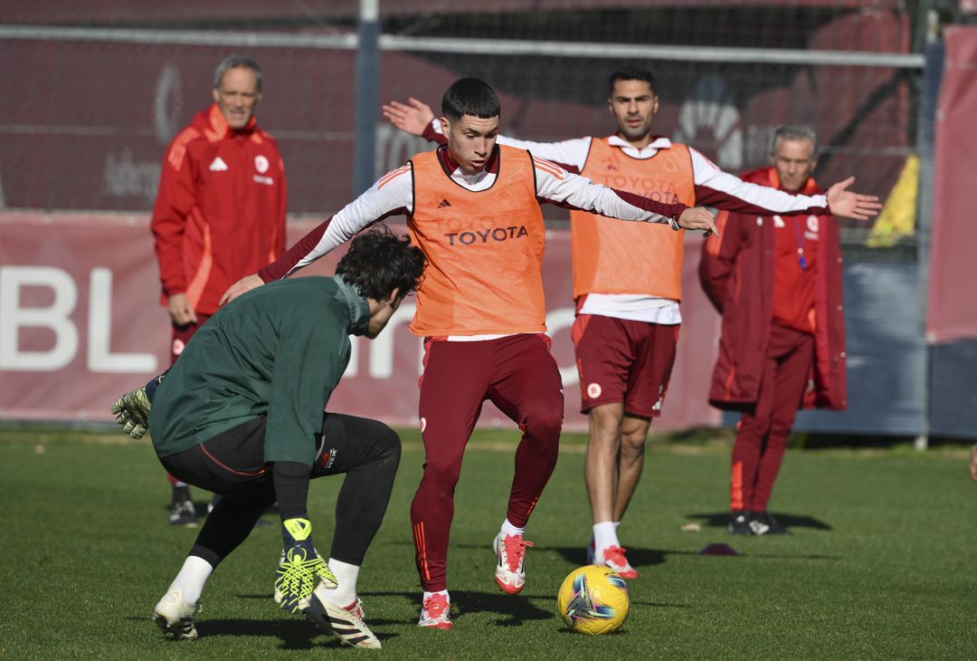 Roma in campo per preparare la sfida con il Genoa – FOTOGALLERY - immagine 8