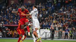 Orgoglio Roma. Lukaku, gol con la valigia: i giallorossi vincono in dieci