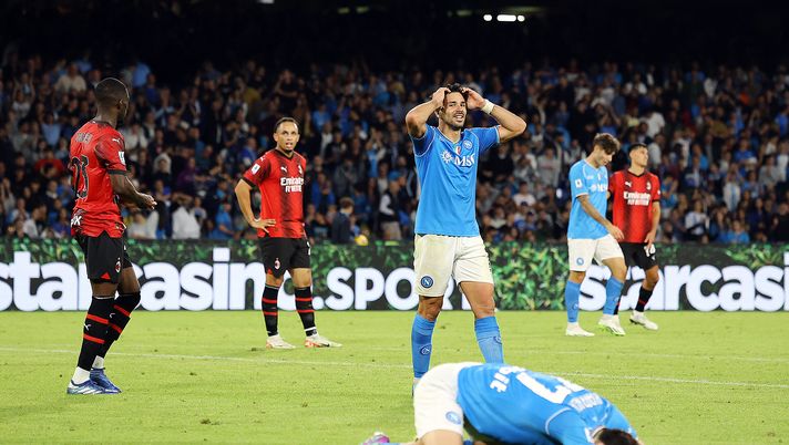 NAPLES, ITALY - OCTOBER 29: Giovanni Simeone and Khvicha Kvaratskhelia of SSC Napoli react at full-time after their team's draw in the Serie A TIM match between SSC Napoli and AC Milan at Stadio Diego Armando Maradona on October 29, 2023 in Naples, Italy. (Photo by Francesco Pecoraro/Getty Images) Chi si è divertito e chi no - immagine 1