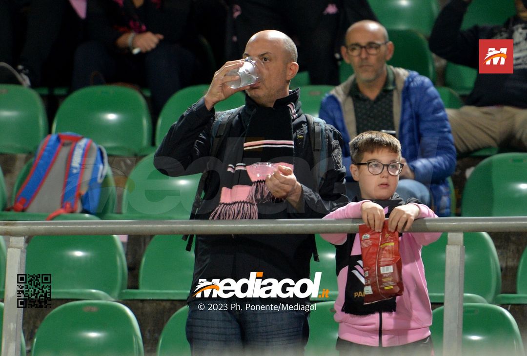 FOTOTIFO Palermo-Brescia 1-0, gli scatti ai tifosi al “Renzo Barbera” (GALLERY) - immagine 6