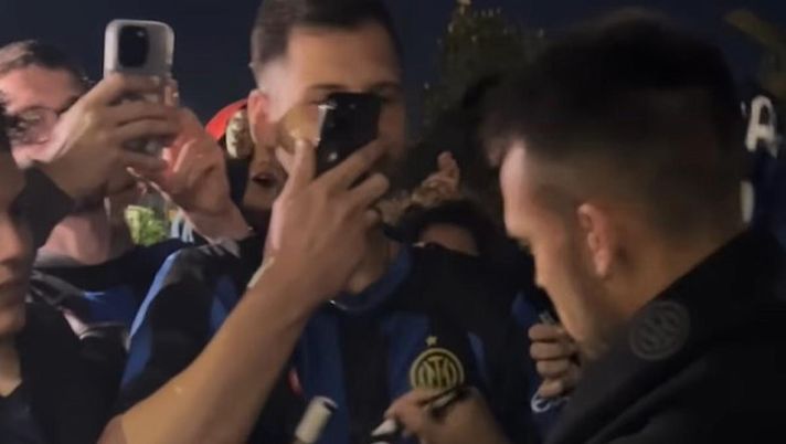 VIDEO / Inter, l’accoglienza fantastica a Frosinone: “Tifosi fantastici ovunque” - immagine 1
