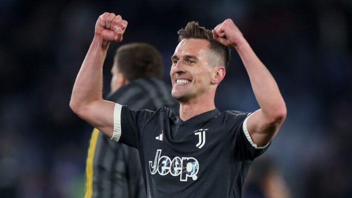 ROME, ITALY - APRIL 23: Arkadiusz Milik of Juventus celebrates after reaching the final in the Coppa Italia Semi-final Second Leg match between SS Lazio and Juventus FC at Stadio Olimpico on April 23, 2024 in Rome, Italy. (Photo by Paolo Bruno/Getty Images) Milik: “Finale? Speriamo di dare gioia ai tifosi! Contento per il gol e Weah…” - immagine 1