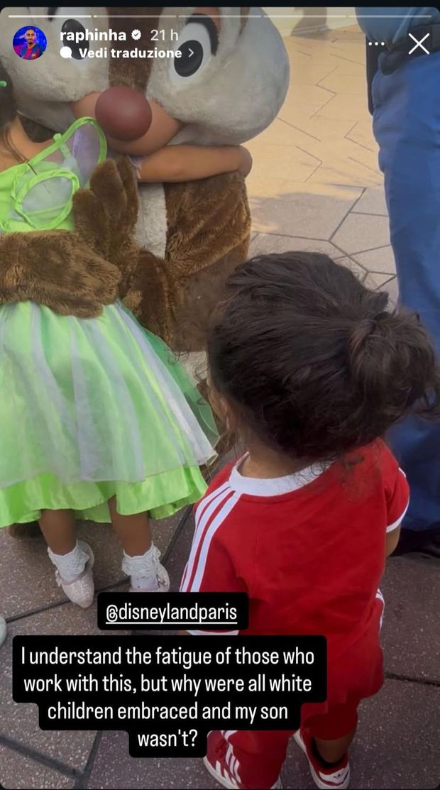 Raphinha furioso a Disneyland: “Perché i bambini bianchi sono stati abbracciati e mio figlio no?”- immagine 3