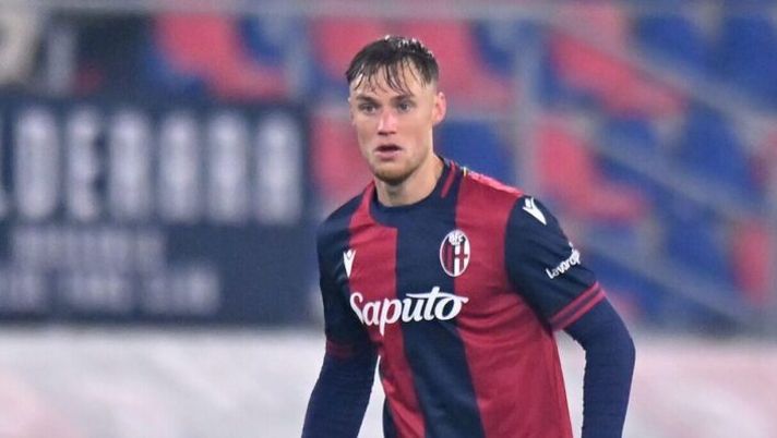 BOLOGNA, ITALY - NOVEMBER 30: Sam Beukema of Bologna during the Serie A match between Bologna and Venezia at Stadio Renato Dall'Ara on November 30, 2024 in Bologna, Italy. (Photo by Alessandro Sabattini/Getty Images) Napoli, sempre più vicino Beukema: operazione ai dettagli. Le ultime sull’affare Ndoye - immagine 1