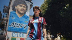 Il Trabzonspor ha presentato le nuove maglie fra i luoghi iconici di Napoli