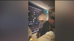 VIDEO / Il cameriere giapponese canta “Forza Roma” a Totti