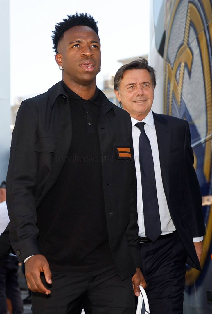 GALLERY Il Real Madrid è a Napoli: le foto dell’arrivo della squadra di Ancelotti - immagine 5