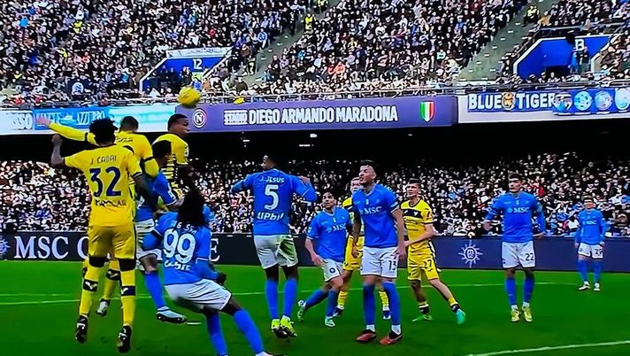 VIDEO Napoli-Verona 0-1, stacco di testa imperioso di Coppola: primo gol in Serie A - immagine 1