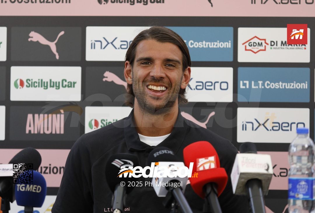 FOTO, Ceccaroni: sorrisi e promesse in conferenza stampa - immagine 1