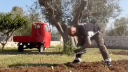 VIDEO / Ricordate Chevanton? Ora si dedica alla campagna a Lecce