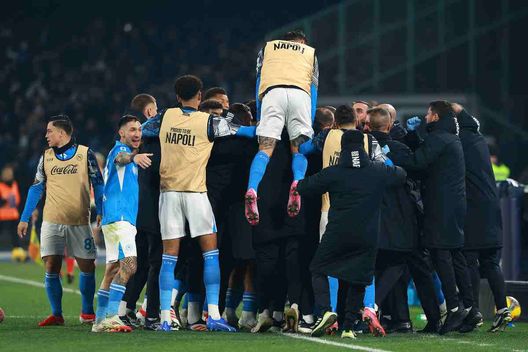 Il Napoli esulta: è primo in classifica in serie A: c'è anche un altro dato che lo testimonia - (Getty Images) - calcionapoli1926.it esultanza napoli